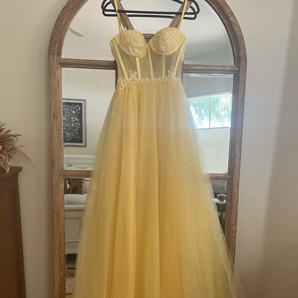 Yellow Daffodil prom dress from Stacees. Never worn!!